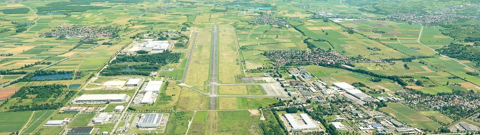 Luftbild des startkLahr-Areals am Flugplatz Lahr